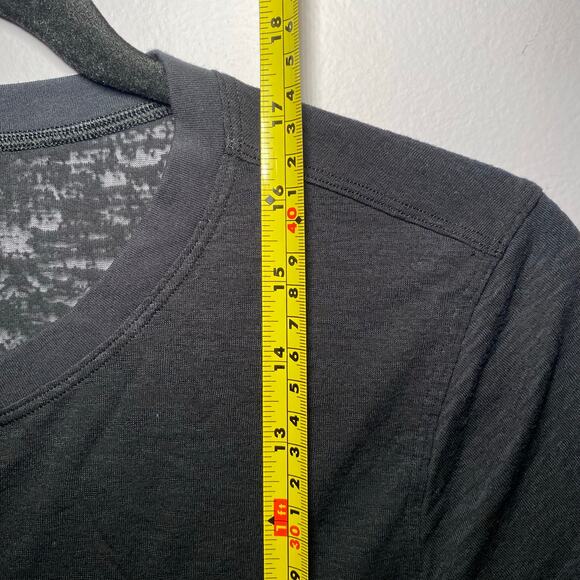 Lululemon Black Heathered Front Tie Short Sleeve T-Shirt Cropped Women's size 2 - Picture 9 of 9